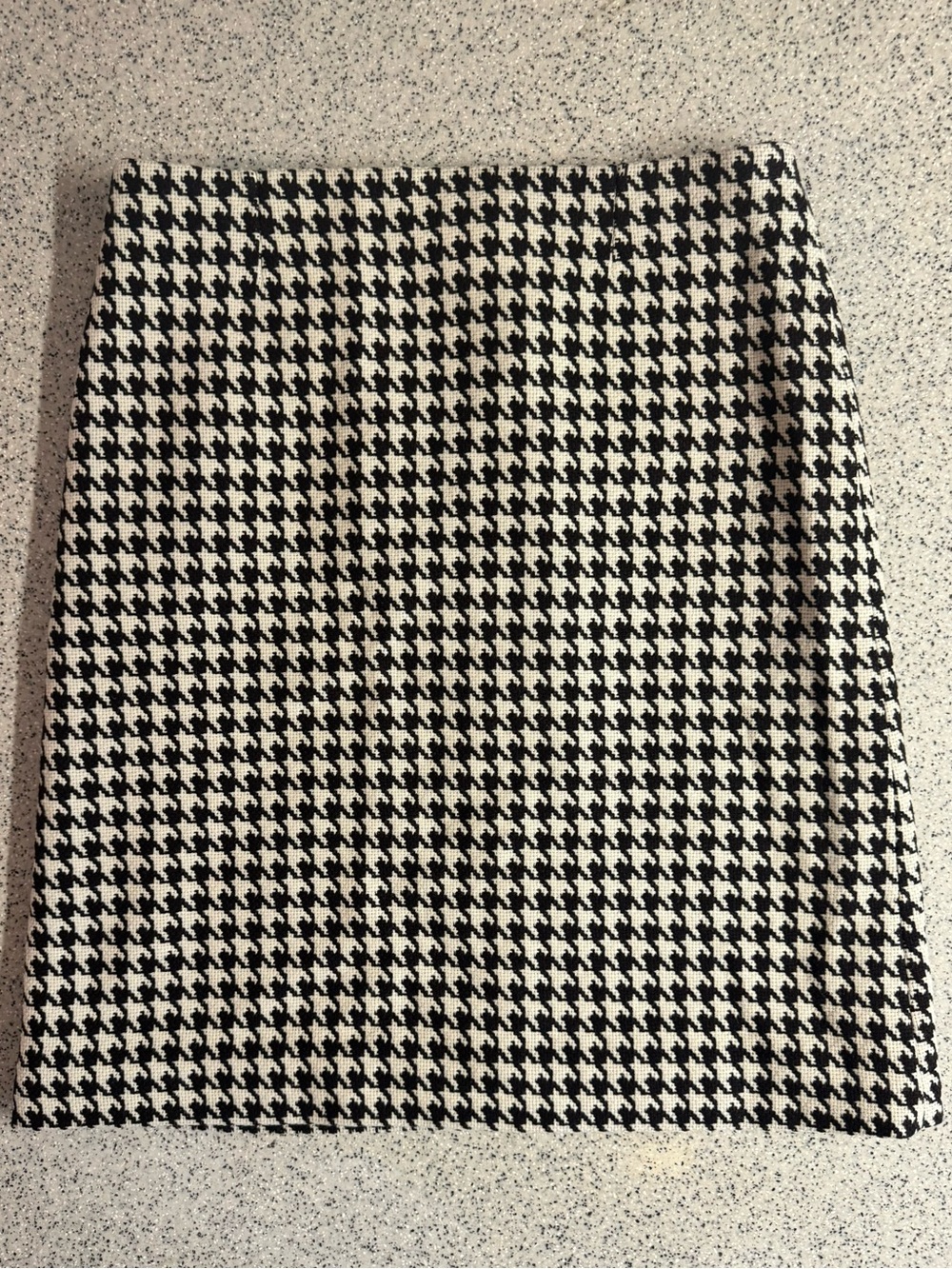 Vtg. Celine Black and White Houndstooth A-Line Skirt.Made in France.100% Wool.46